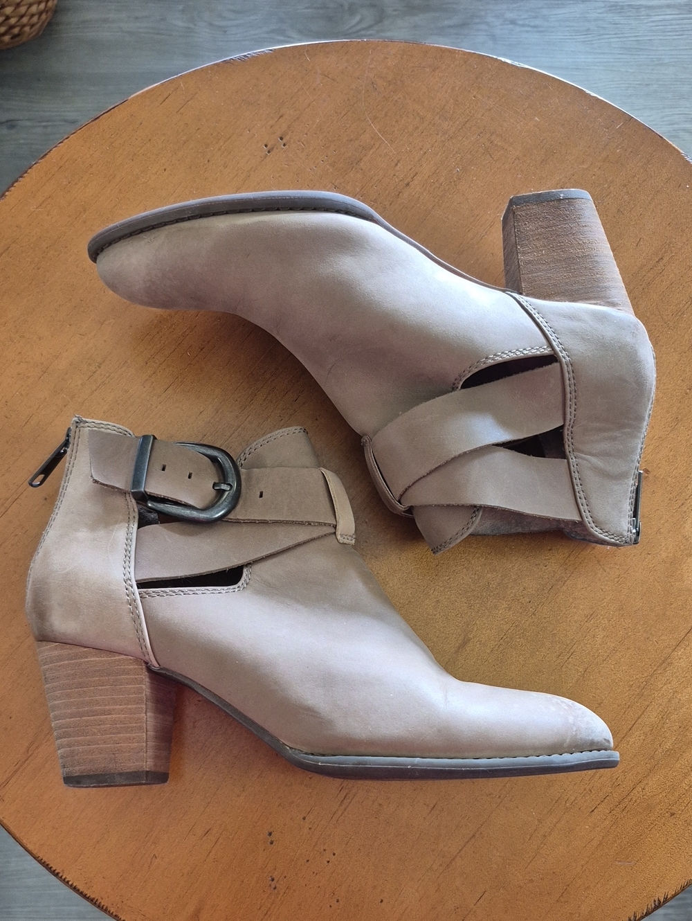 Vionic Rory Burnished Taupe Cutout Heel Booties with Buckle Strap. Size 9